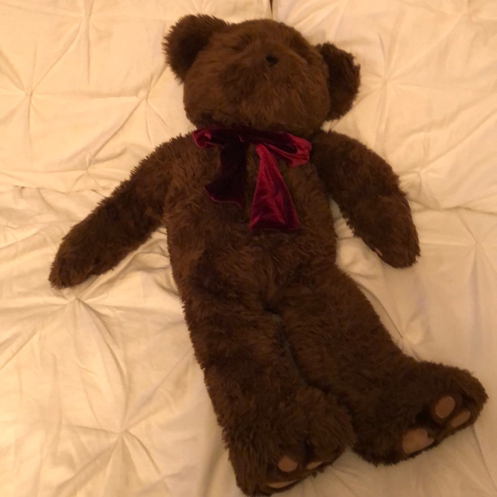 Chosun 5th Avenue large brown stuffed bear